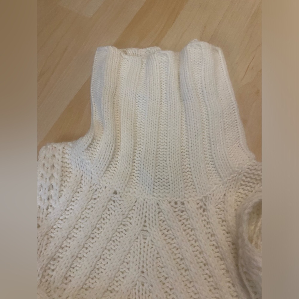 American Rag cold shoulder sweater - Picture 8 of 15